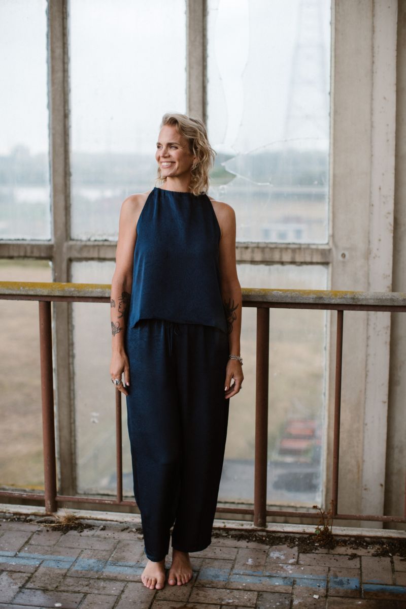mieke portretfoto gevouwen handen