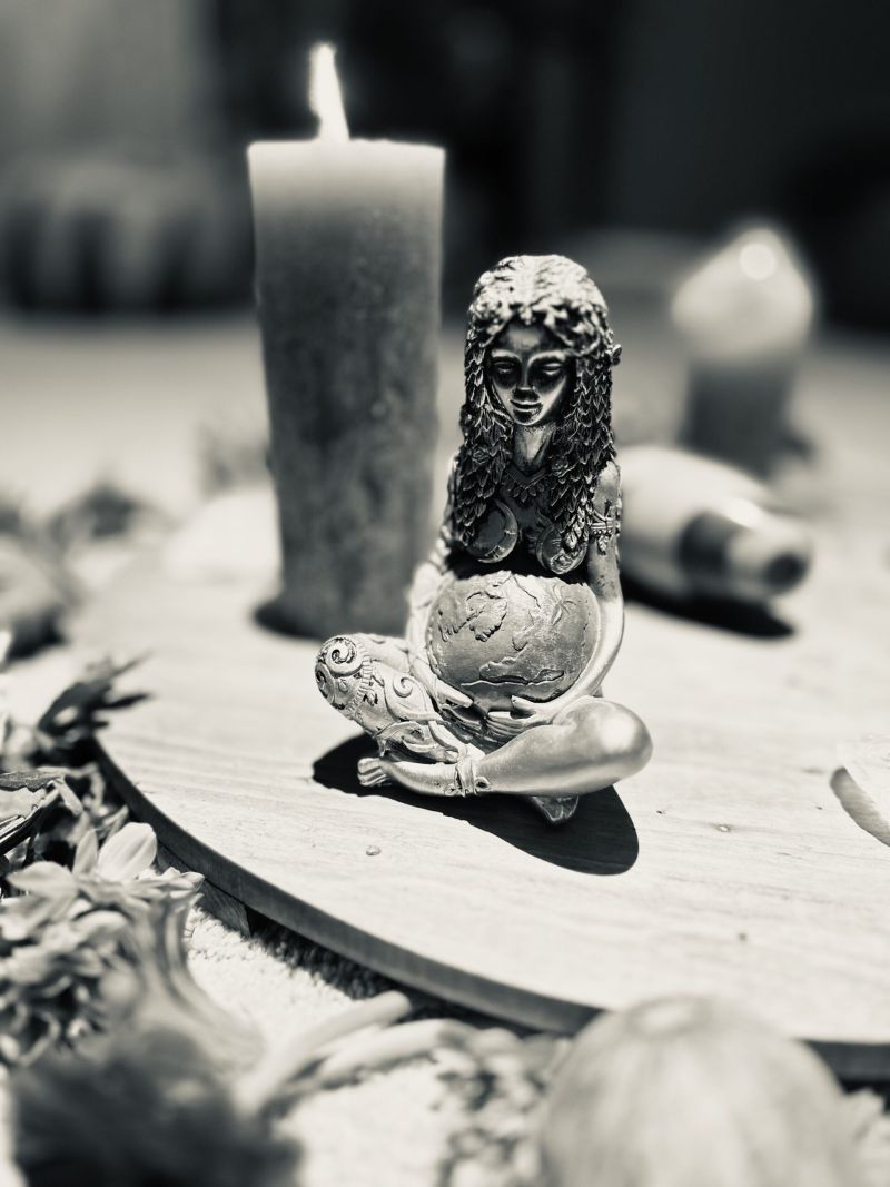 mieke portretfoto gevouwen handen